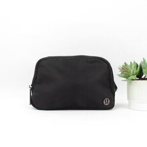 Lululemon Everywhere Belt Bag